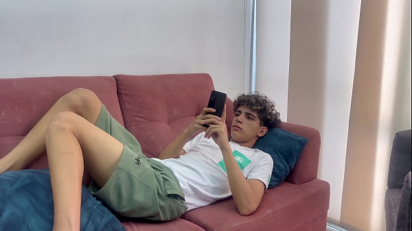 Nonton Mi Madrastra Esta Triste Y Yo Le Doy Mi Enorme Polla Como Consuelo. thumbnail