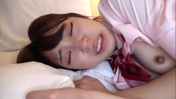 Play MP4 - https&colon;&sol;&sol;bit&period;ly&sol;3C96zHp　ハメ撮り　海でデートした後ラブホでハメ撮りセックス。おじさんと濃厚なキス。フェラチオのテクニックがエロい。手マンされてめちゃくちゃ気持ちよさそう。正常位で感じまくり。