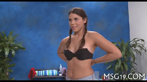 Pliant hotty enjoys insertion