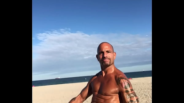 Play MP4 - BEACH BODY PORN STAR MAXXX LOADZ FLEXING AT THE BEACH