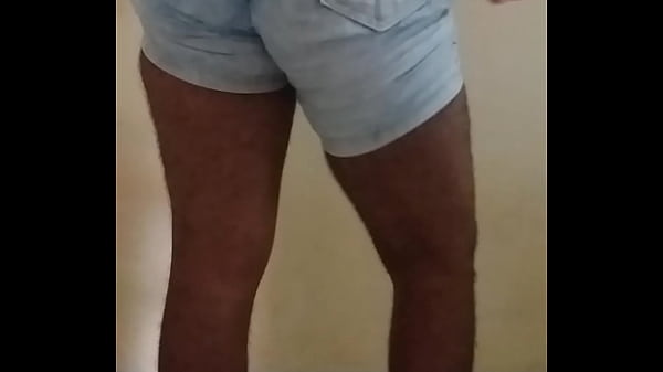 Novinho rebolando Gostoso
