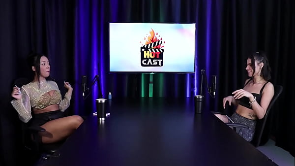 Play MP4 - A experi&ecirc;ncia com Angolanos que ela fez com v&aacute;rios paus grandes e duros&comma; e depois mostrou a buceta e os peitos&comma; sendo chupada - Debora Andrade &lpar;SHEER&sol;RED&rpar;