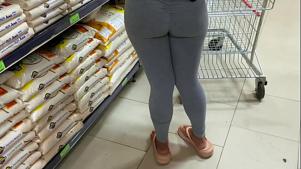 Novinha Gostosa Da Academia Se Exibindo No Mercado A Bunda Grande thumbnail