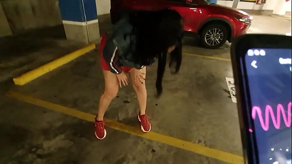 Play MP4 - Martinasmith squirting at the Mall parking lot