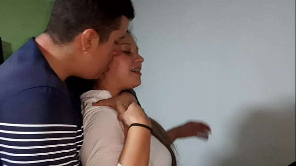 Play MP4 - Quiero que mi jefa me de un aumento&comma; chupo su rico co&ntilde;o para lograrlo