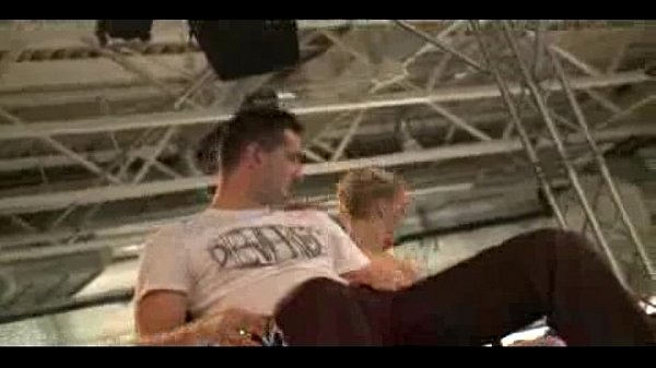 Play MP4 - Scandal on stage babe squirts