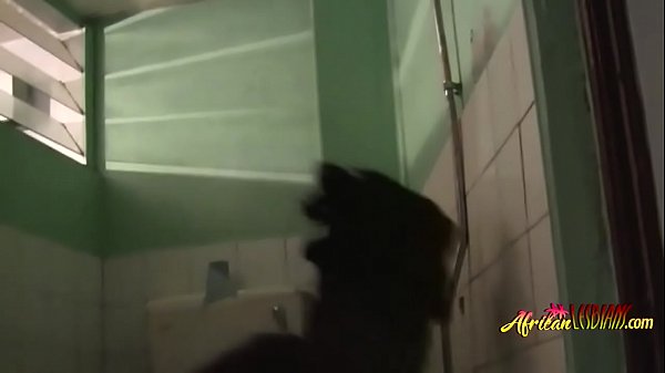 Hot ebony chicks are kissinglustfully in the_bathroom