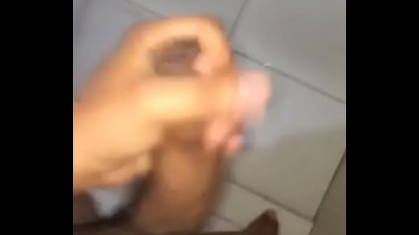 Mi verga dando leche