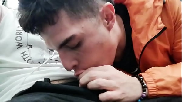 Chicos Calientes Y Deseosos De Pito 2 thumbnail