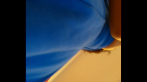 Play MP4 - Bajo falda esperando