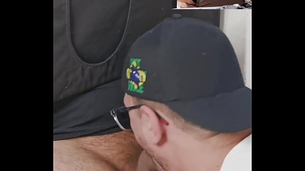 Olha Que Del&iacute;cia Esse H&eacute;tero Que Discutiu A Namorada E Veio Se Aliviar Na Minha Cabine Caseira! thumbnail