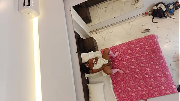 Nonton Big-bootied Stepdaughter Finds Her Beautiful Big-breasted Stepmother Masturbating And Joins In, And They Have Lesbian Sex. thumbnail