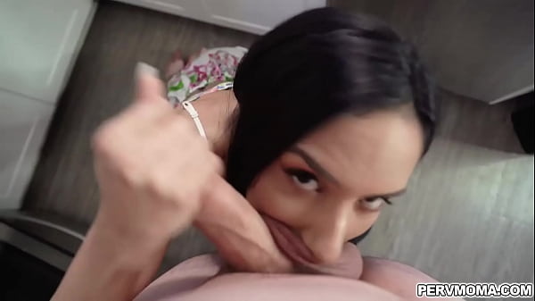 Stepson helping his stepmom Tia Cyrussolve her sex problems_from his