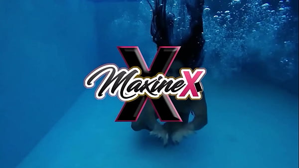 Nonton Nadia White & Maxine X's Bubble Bath! Loving & Sharing That Bbc Toy! thumbnail