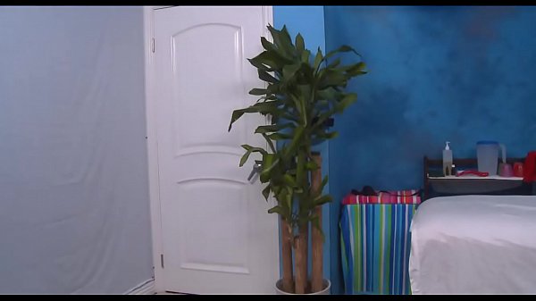 Nonton Active Masseuse Gives A Head Job thumbnail