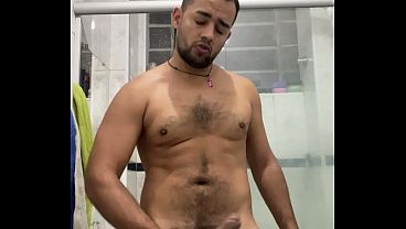 No Banheiro, Na Punheta Gozando thumbnail