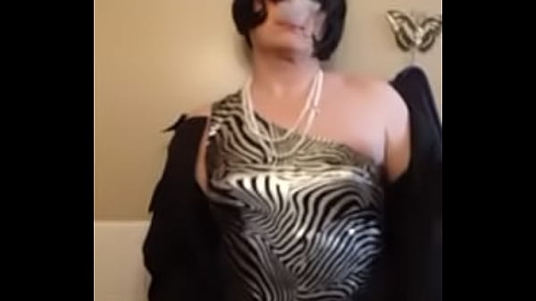 Play MP4 - Cd Nikki silver dress smoking