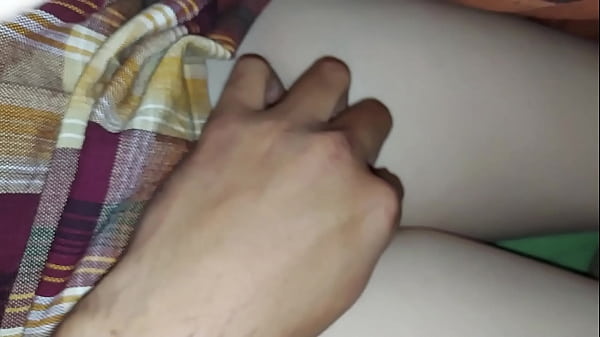 Padrino y ahijada teen colegiala follan a escondidas cuando familia descansa me dejan encargada a mi ahijada y me la culeo a escondidas no debemos hacer ruido o nos pueden descubrir casero real jovencitas