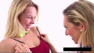 Nonton Nikki Dream & Foxie Hard Fisting thumbnail