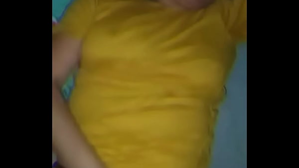 Play MP4 - Sola y caliente te pide vergas grandes y ricas