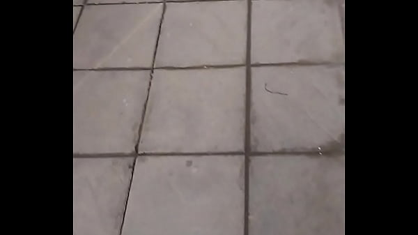 Nonton Milf Walking thumbnail