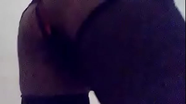 Rebolando com plugada 