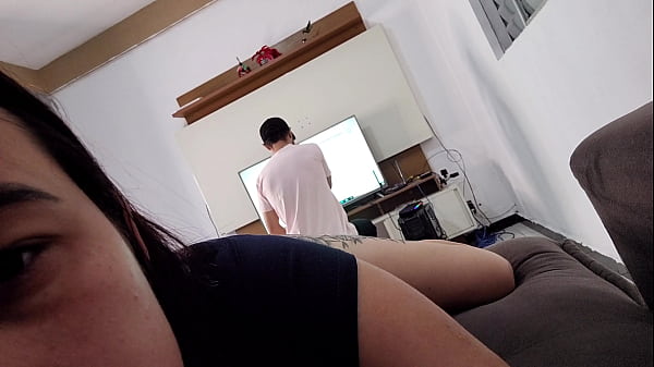 Quero Sexo Este T&eacute;cnico, Estou Mostrando Minha Bunda Pra Ele, Tomara Que De Certo! thumbnail