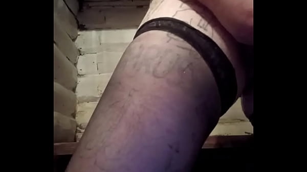 Этот парень перешёл черту! Он втыкает стальные скрепки с помощью степлера прямо себе в член! И тушит горящую сигарету о свои яйца! thumbnail