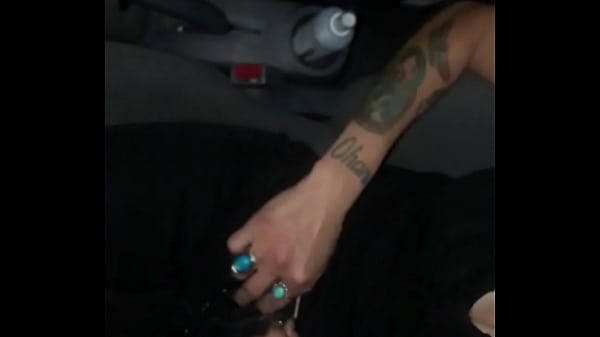 Play MP4 - Hiding in my car at work getting my pussy wet