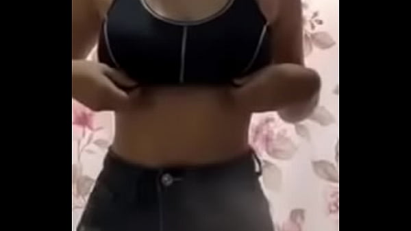 Nonton Perrita Mistrando Tetas thumbnail