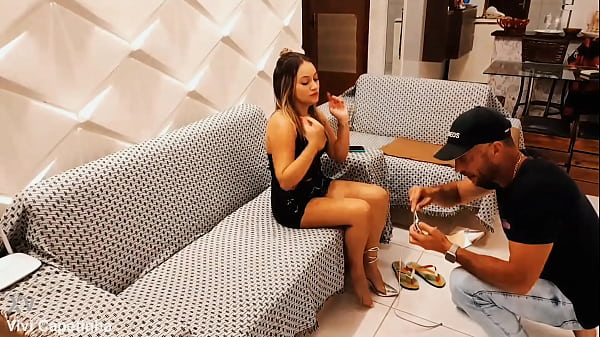 Hot And Cheating Wife Found A Way To Convince Her Husband To Let Her Give Her Ass To Her Father-in-law And Even Took A Cumshot Inside While He Watched. Vagninho, Vivi Capetinha E Ogro. thumbnail