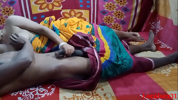 Indian desi saree bhabi handjob and rought fuck