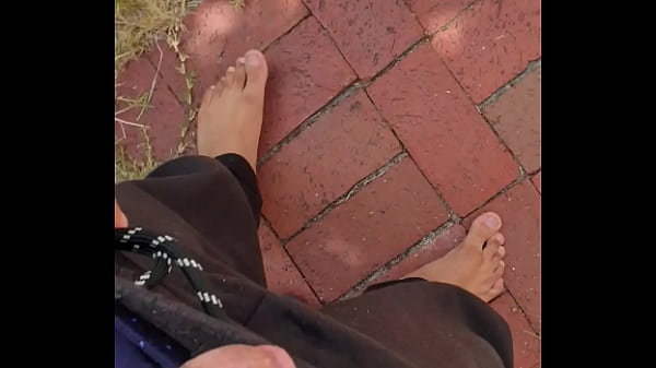 Play MP4 - Young boy piss