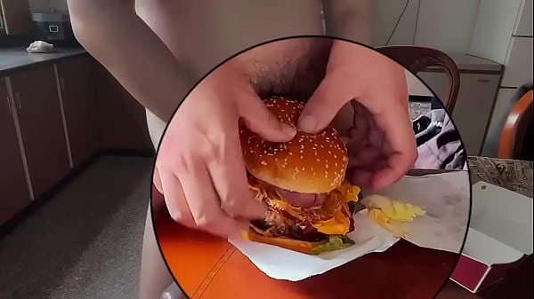 Play MP4 - 用食物汉堡包自慰射出后当成调味料吃掉