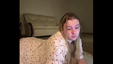Nonton Natural Tits Play With Clamps thumbnail