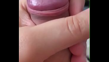 Exibindo Meu Pau Batendo Uma Punheta Pra Uma Cavala Branquinha thumbnail