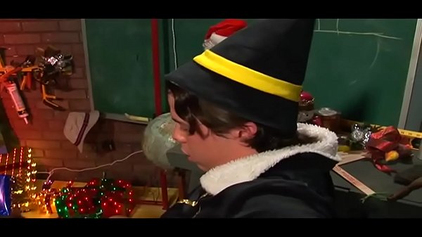 Il desiderio del ragazzo bella signora che gli succhia il cazzo