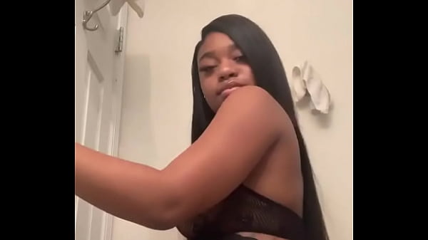 Play MP4 - Sexy Ebony Hoe Dancing For Me&excl;