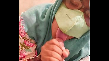 Enaknya di sepong sama istri teman sampai aku ga bisa menahan hasrat birahi dan akhirnya aku kenton istri temanku dengan penuh semangat
