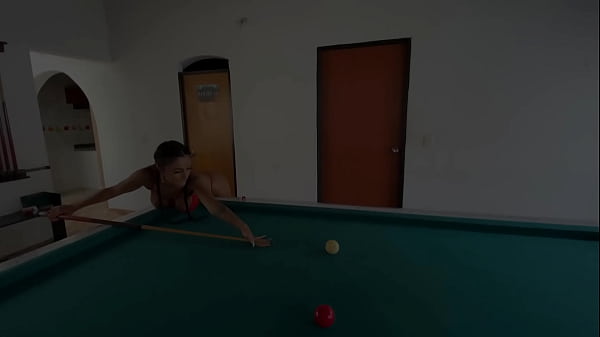 Nonton Ense&ntilde;ando A Mi Amiga Latina A Jugar Al Billar - Kristal Bridge/ Dani Clark thumbnail