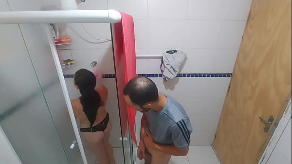 Gostosa No Banho, Veja A Rea&ccedil;&atilde;o Dela Ao Ver Que Eu Estava Olhando thumbnail