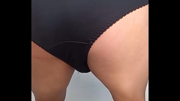 Play MP4 - Polic&iacute;a usando braga negra parte 2