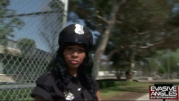 Nonton Delotta Brown Plays With The White Skinned Nyomi Banxxx thumbnail