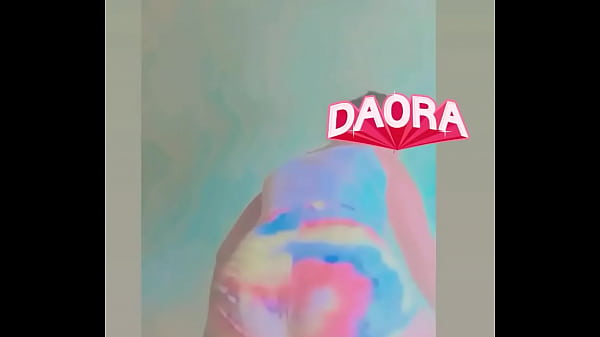 Gata mostrando o rabo 