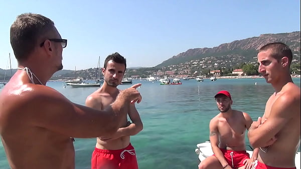 Play MP4 - Jeune salope soumise &agrave; la grosse bite et aux couilles bien pendantes de Mack Manus