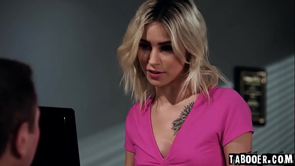 Kiara Cole shows John Strong her skills how to become_the best sex_worker