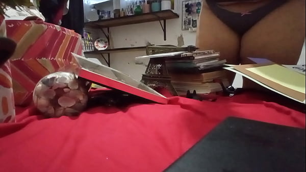 La Chica De La Limpieza Se Desnuda En La Habitaci&oacute;n 2 thumbnail