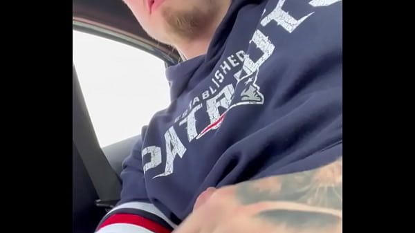 Play MP4 - Jerk off in a Public car park