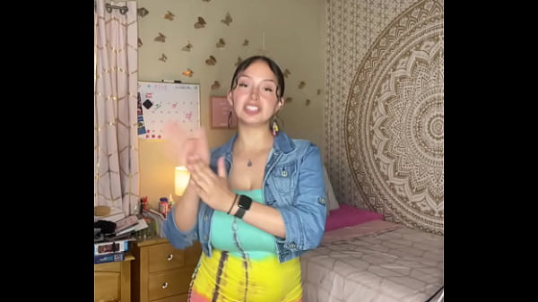 Slutty tiktok slut twerking her ass
