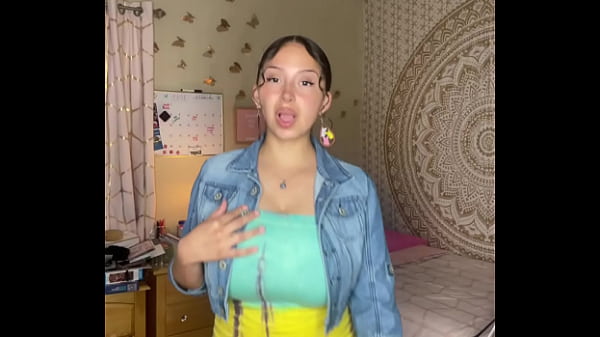 Slutty tiktok slut twerking her ass